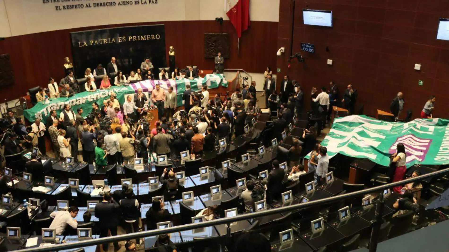 Tribuna del Senado tomada por la oposición